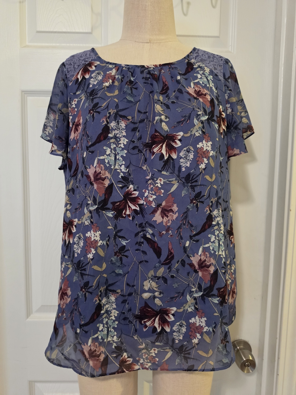 Womens Blue Floral Short-Sleeve Blouse Size Large